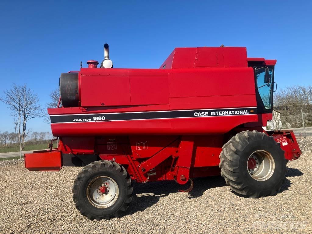 Case IH 1660 Зерноуборочные комбайны