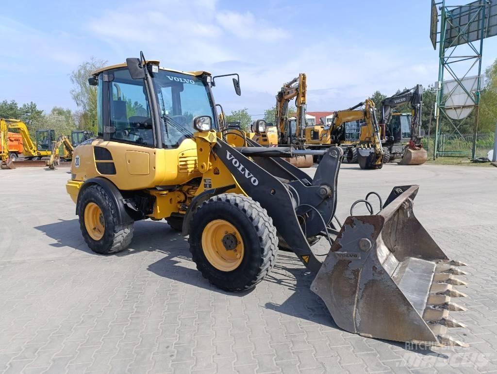 Volvo L 25 F Фронтальные погрузчики