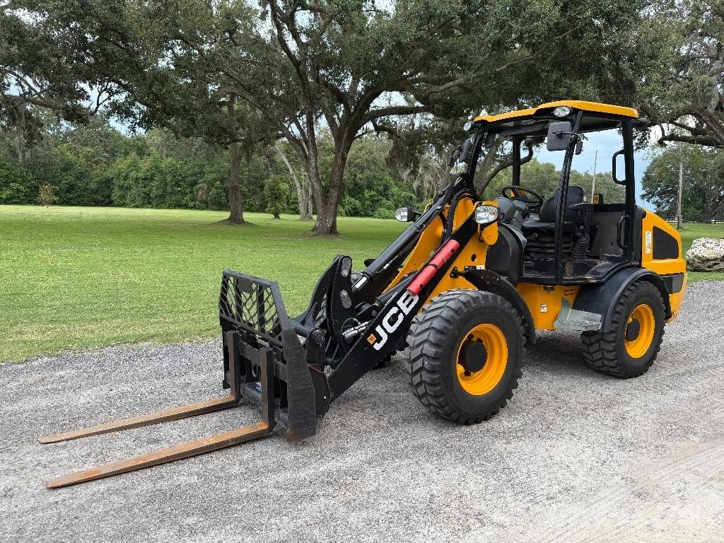 JCB 407 Фронтальные погрузчики