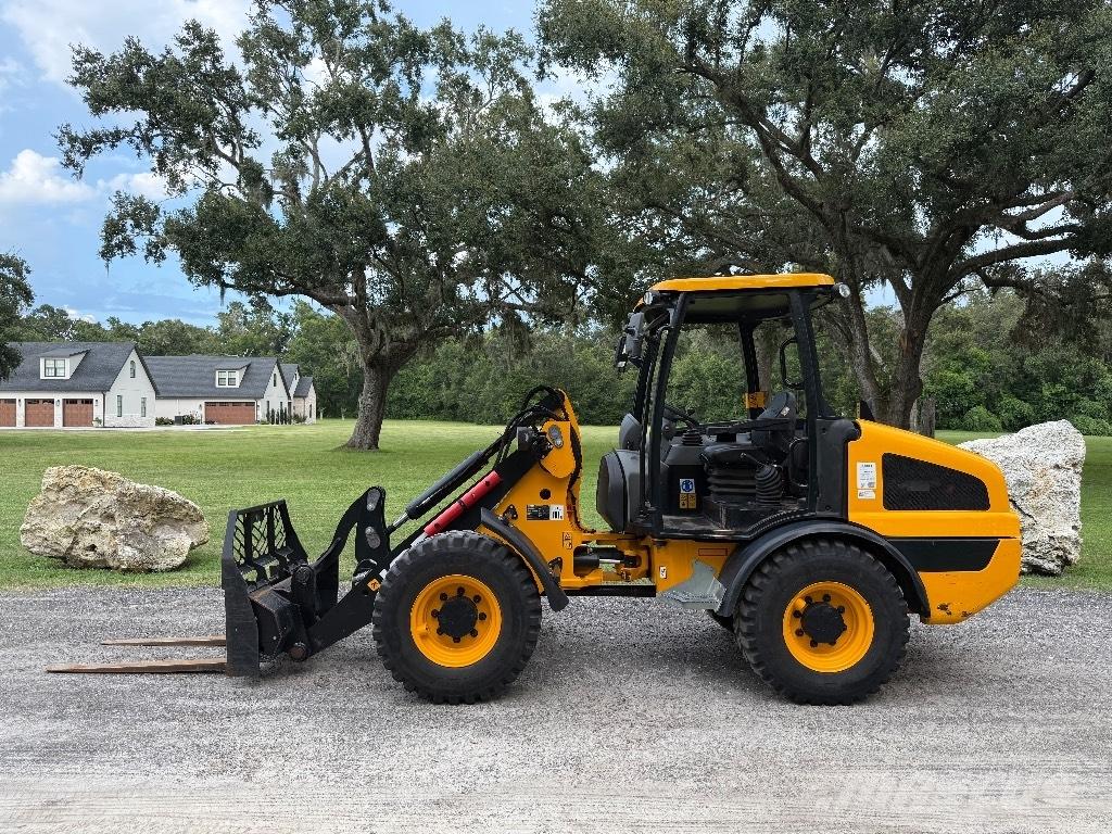 JCB 407 Фронтальные погрузчики