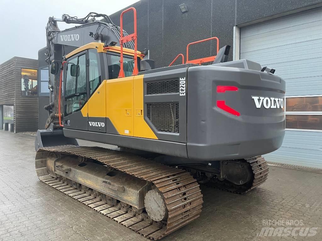 Volvo EC220E Гусеничные экскаваторы