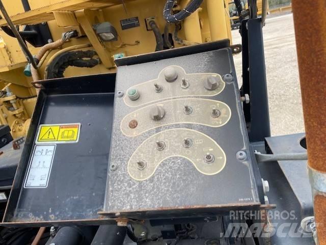 CAT AP1055E Асфальтоукладчики