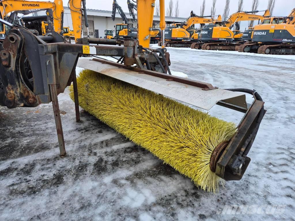 Salo 300 Avoharja Навесные щетки