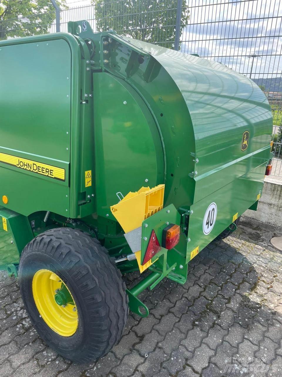 John Deere F440E Рулонные пресс-подборщики