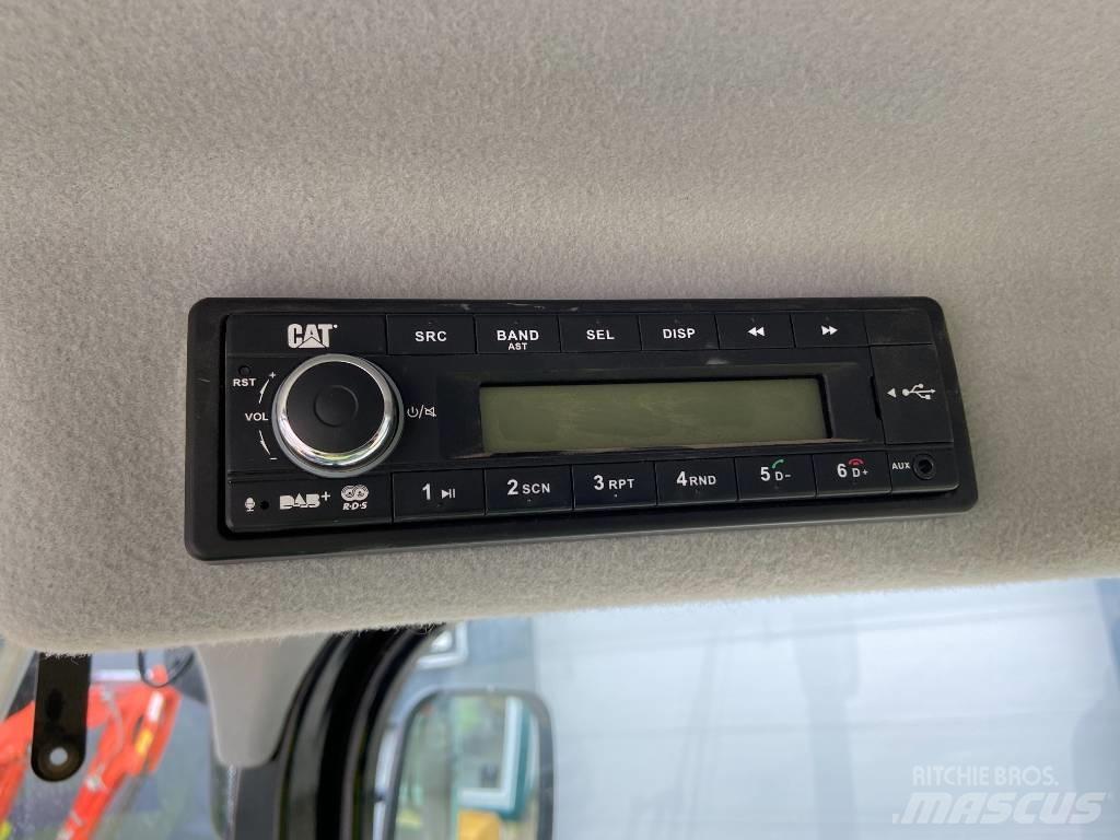 CAT 906 Фронтальные погрузчики