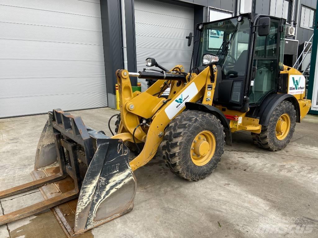 CAT 906 Фронтальные погрузчики