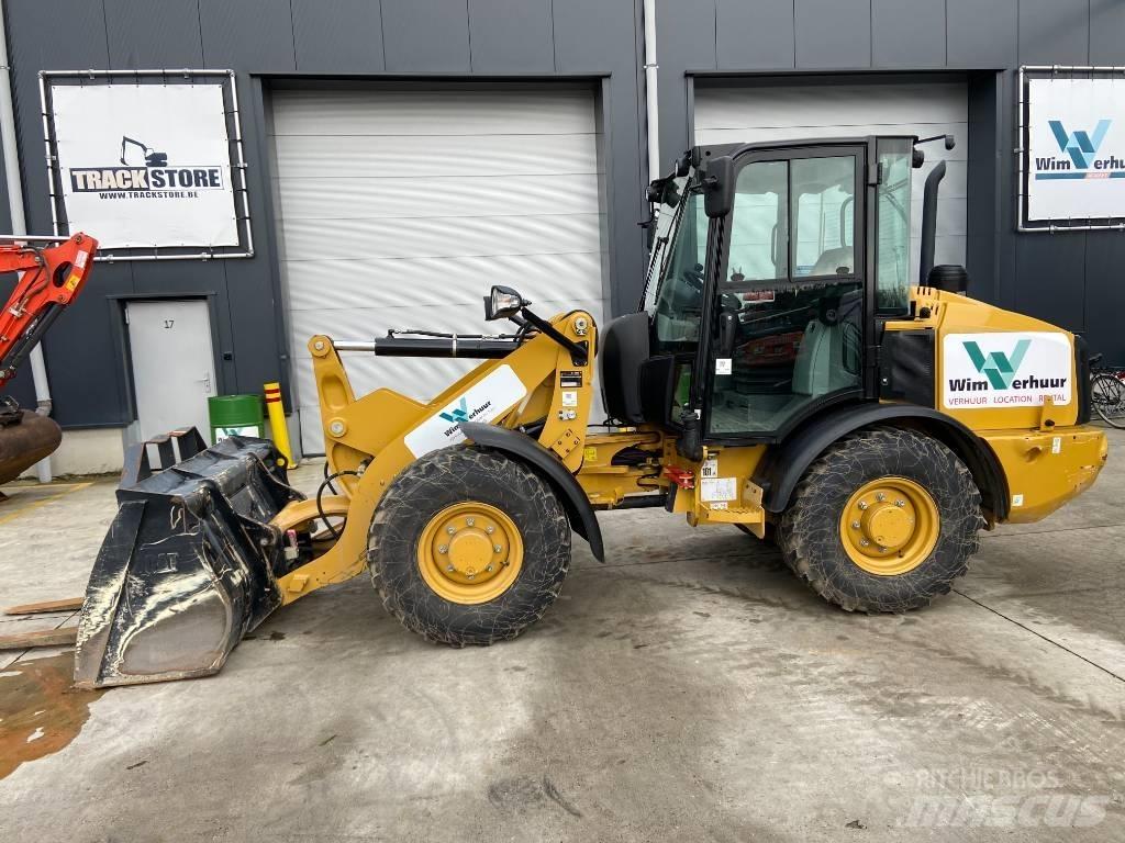 CAT 906 Фронтальные погрузчики