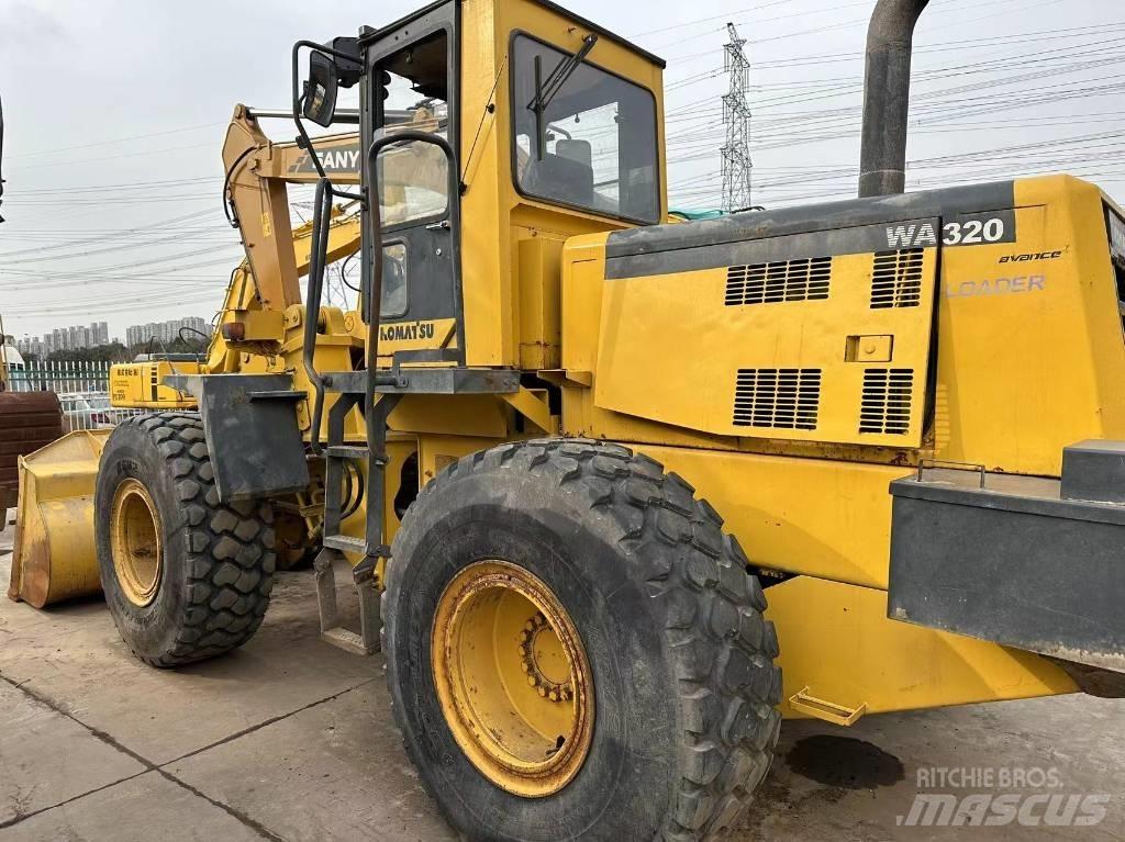 Komatsu WA 320 Фронтальные погрузчики