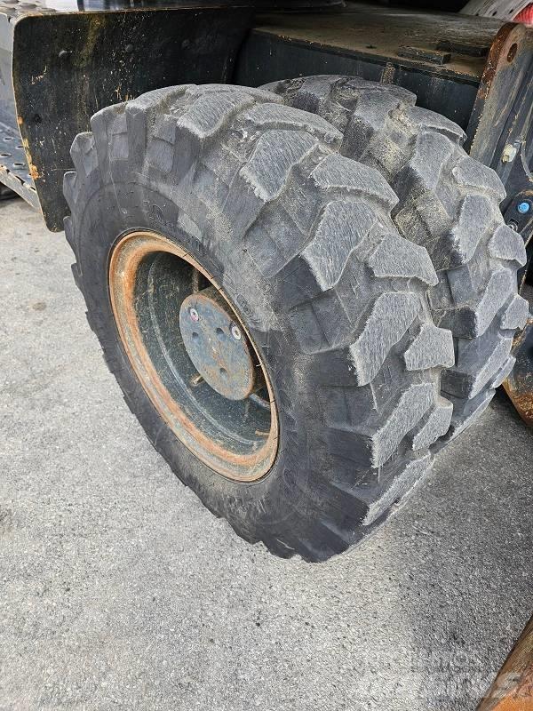 Komatsu PW 148-8 Колёсные экскаваторы