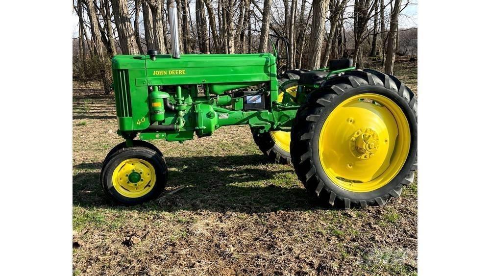 John Deere 40T Трактора