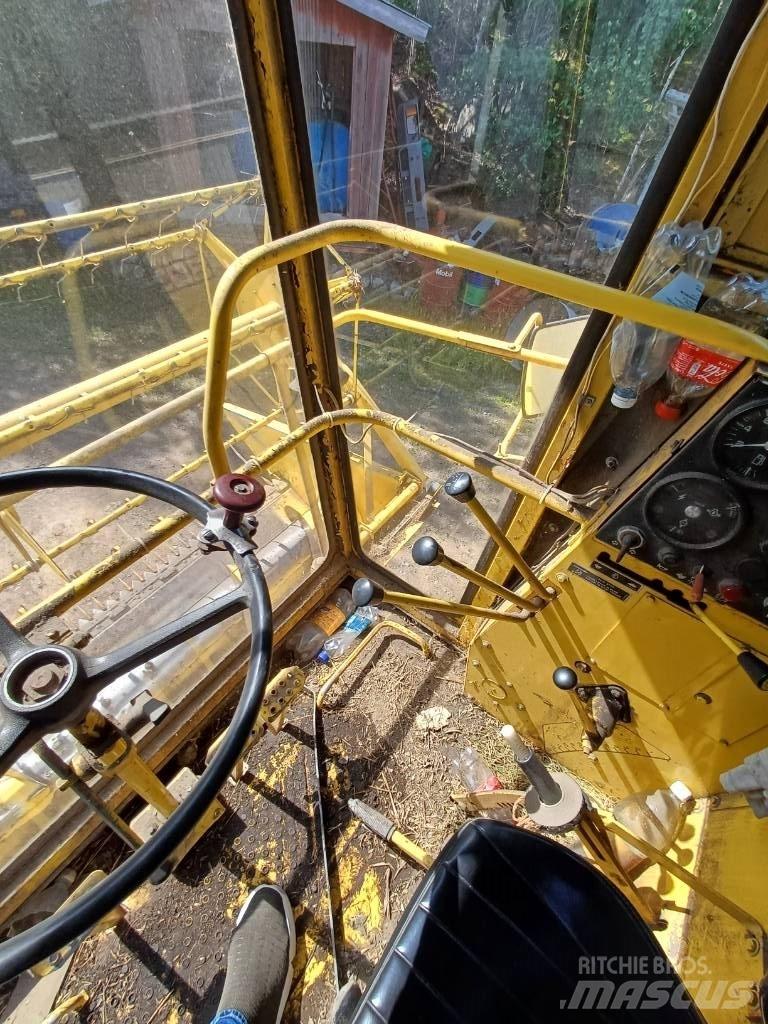 New Holland 8030 Зерноуборочные комбайны