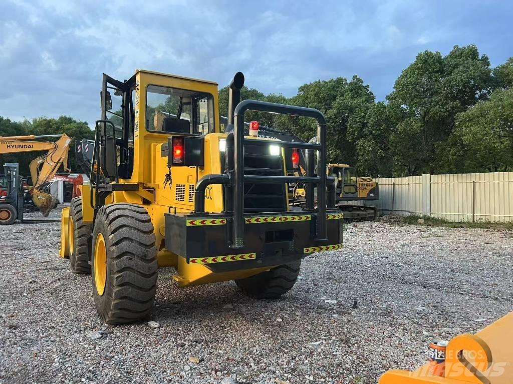 Komatsu WA 320-3 Фронтальные погрузчики