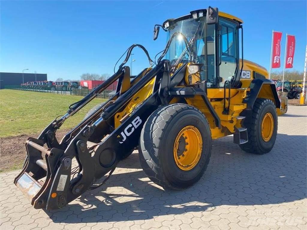 JCB 437 HT Фронтальные погрузчики