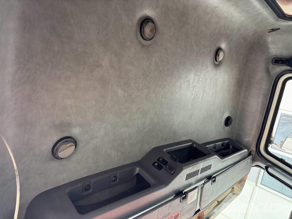 Mack GU813 Грузовики-Самосвалы