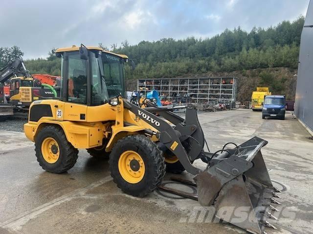 Volvo L 30 G Фронтальные погрузчики