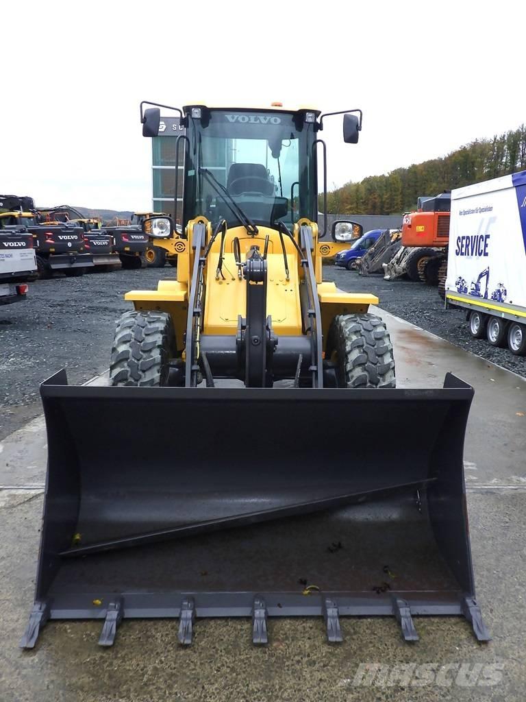 Volvo L 30 G Фронтальные погрузчики