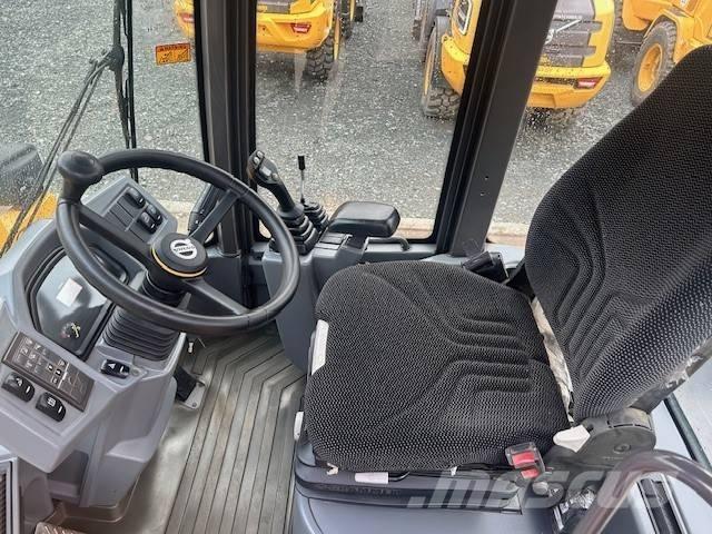Volvo L 30 G Фронтальные погрузчики