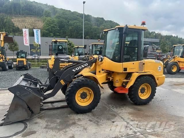 Volvo L 30 G Фронтальные погрузчики