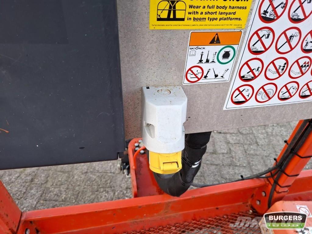 SkyJack SJ85 AJ Коленчатые подъемники