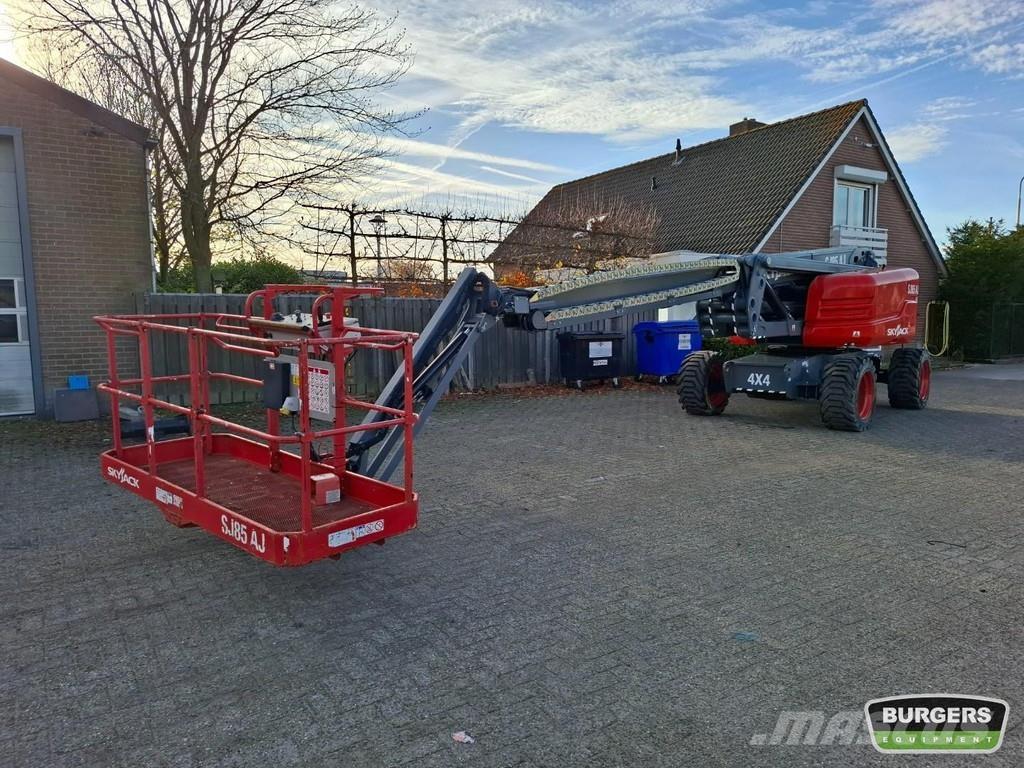 SkyJack SJ85 AJ Коленчатые подъемники