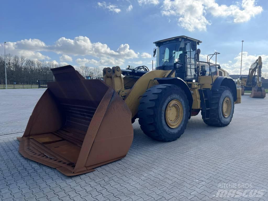 CAT 982M Фронтальные погрузчики