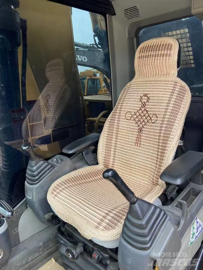CAT 323 D L Гусеничные экскаваторы