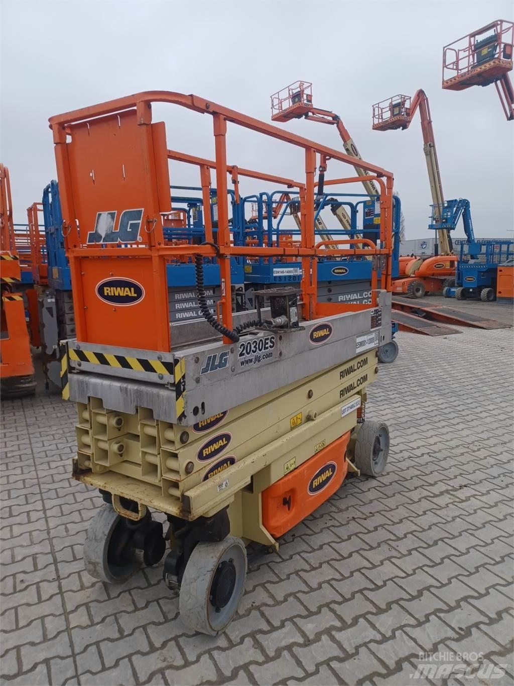 JLG 2030ES Ножничные подъемники