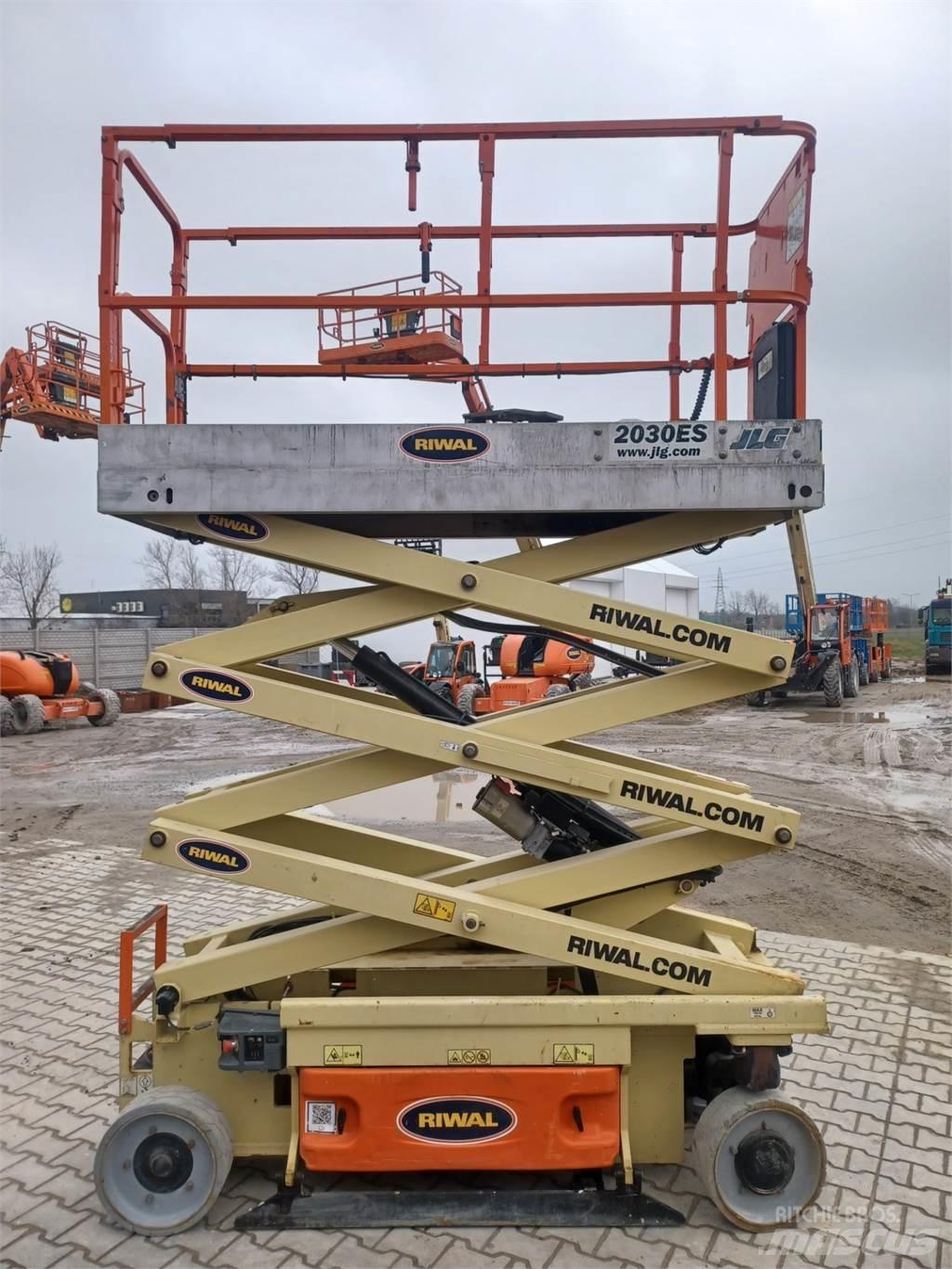 JLG 2030ES Ножничные подъемники