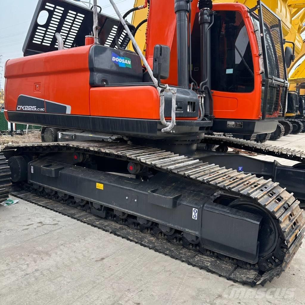 Doosan DX225LC-9C Гусеничные экскаваторы