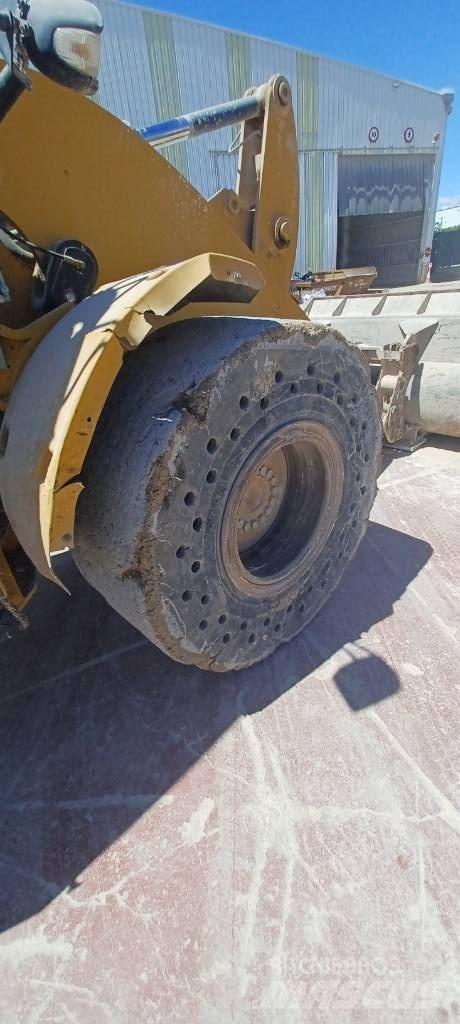 CAT 930 M Фронтальные погрузчики