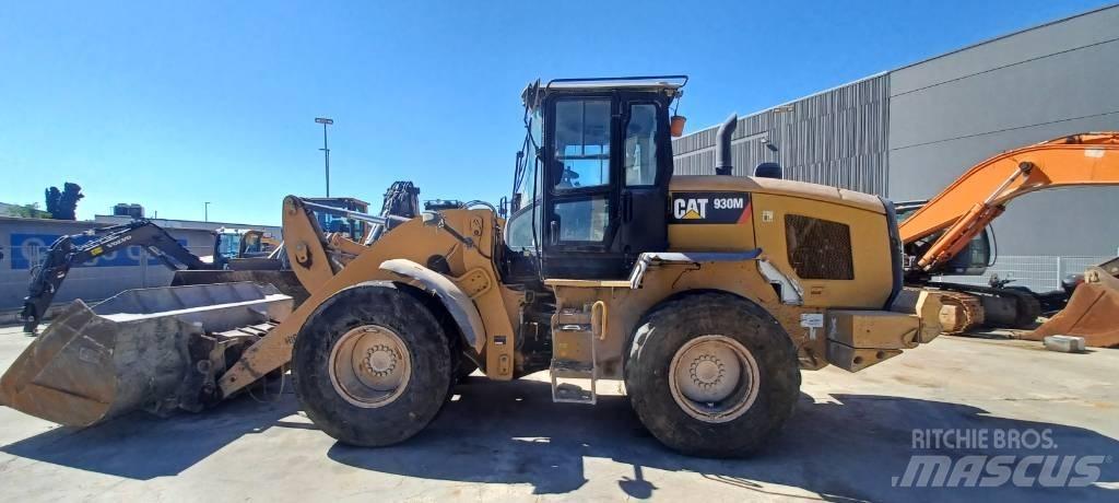 CAT 930 M Фронтальные погрузчики