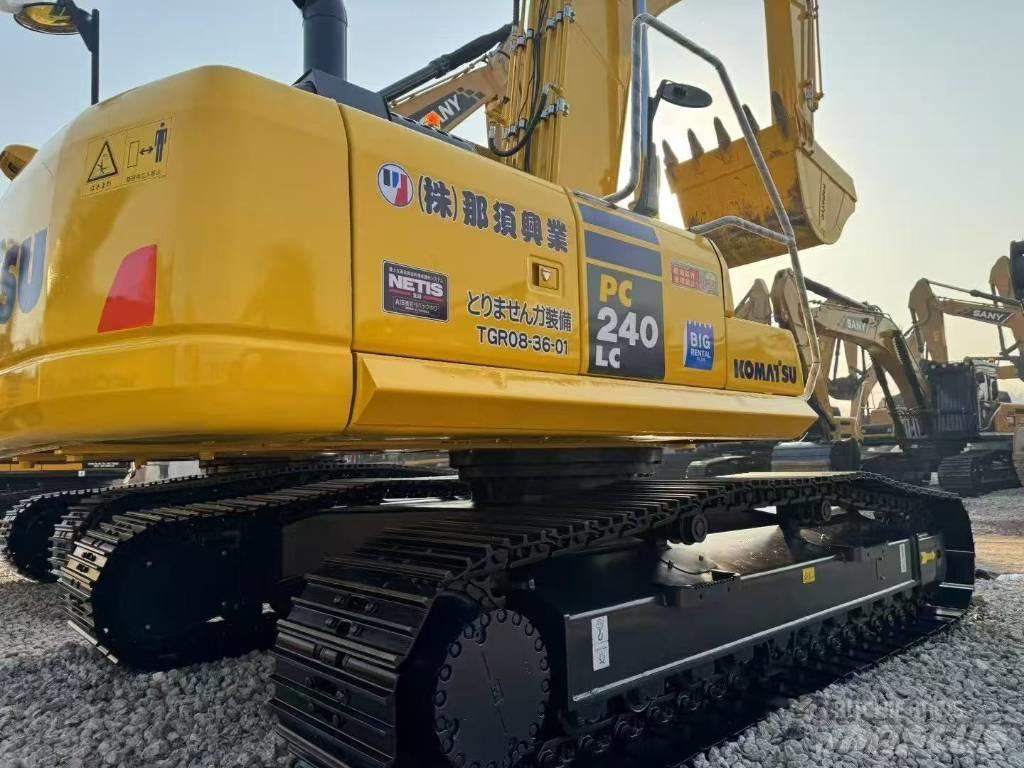 Komatsu 240-8N1 Гусеничные экскаваторы
