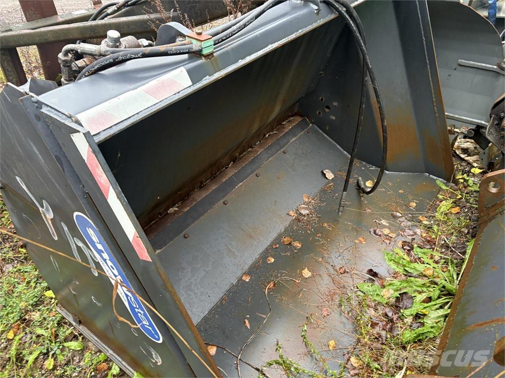 Snowstar HK700L Пескоразбрасыватели