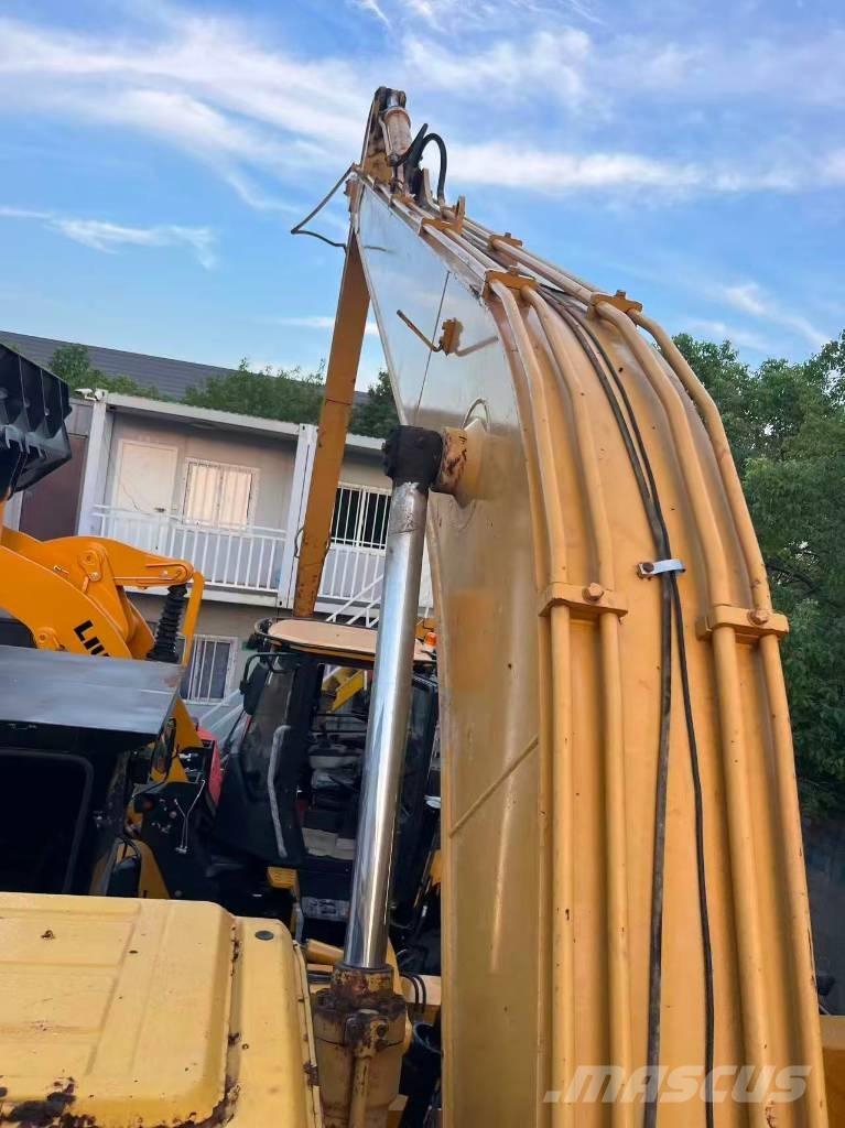 CAT 320 B L Экскаваторы-амфибии