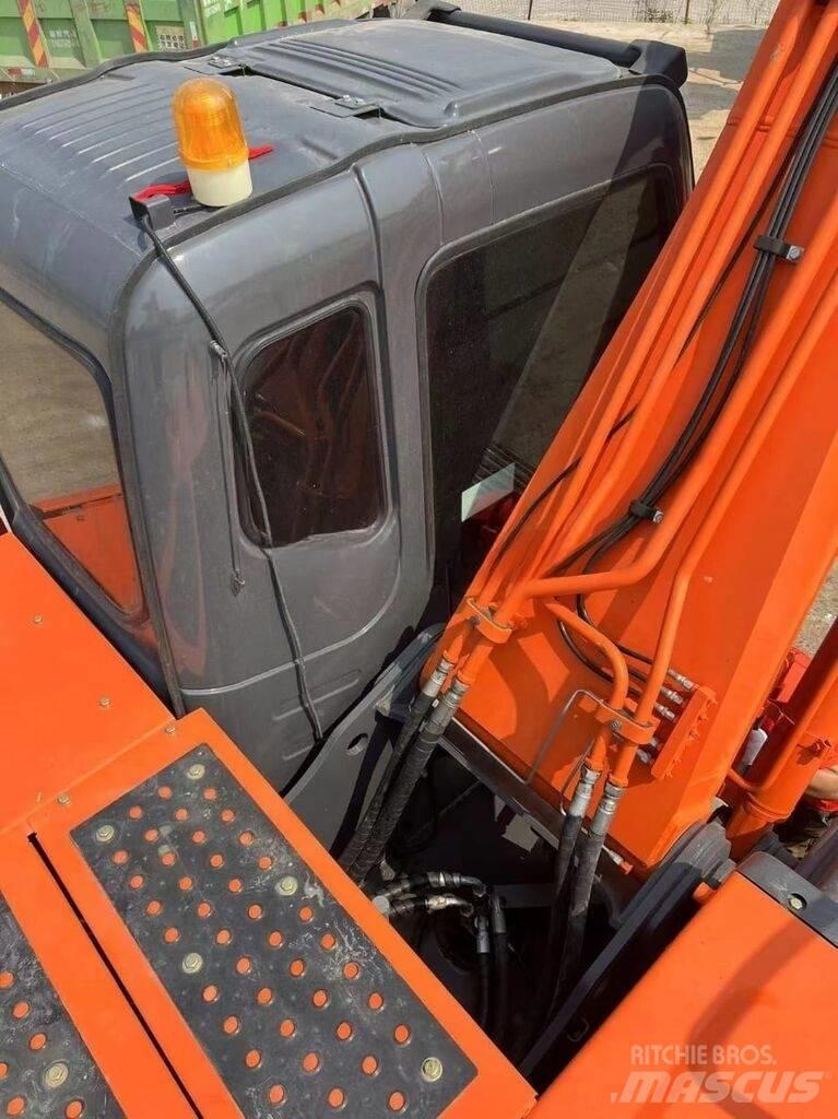 Hitachi ZX 200 Гусеничные экскаваторы