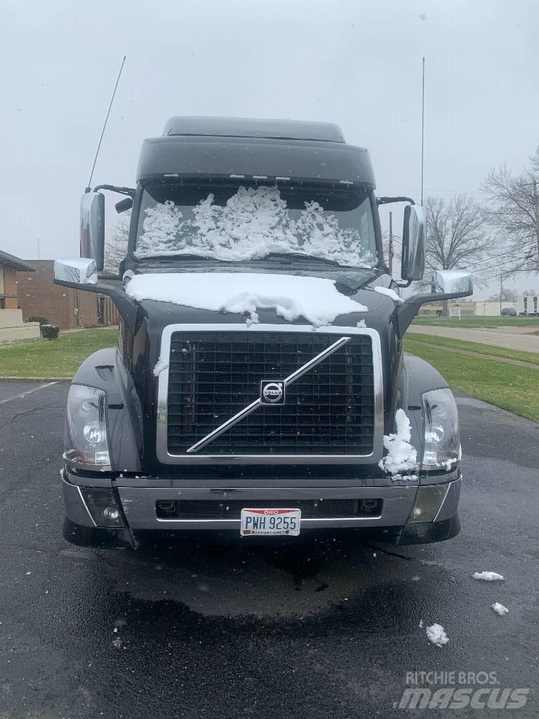 Volvo VNL730 Седельные тягачи