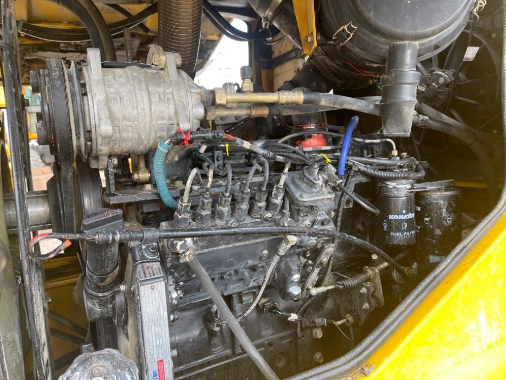 Komatsu WA 270-3 Фронтальные погрузчики