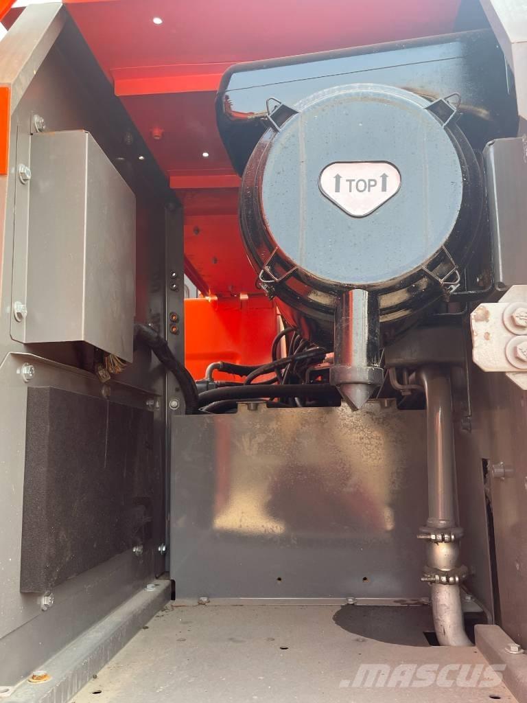 Hitachi ZX 210 Гусеничные экскаваторы