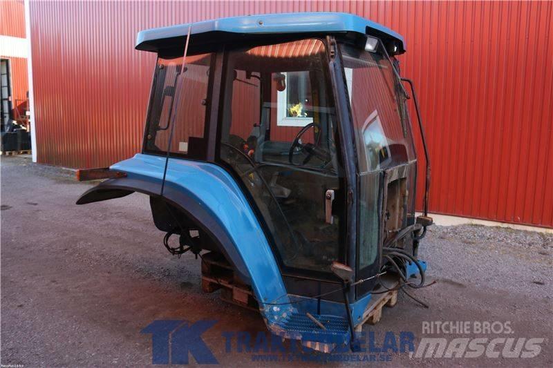 New Holland 8870 Кабины