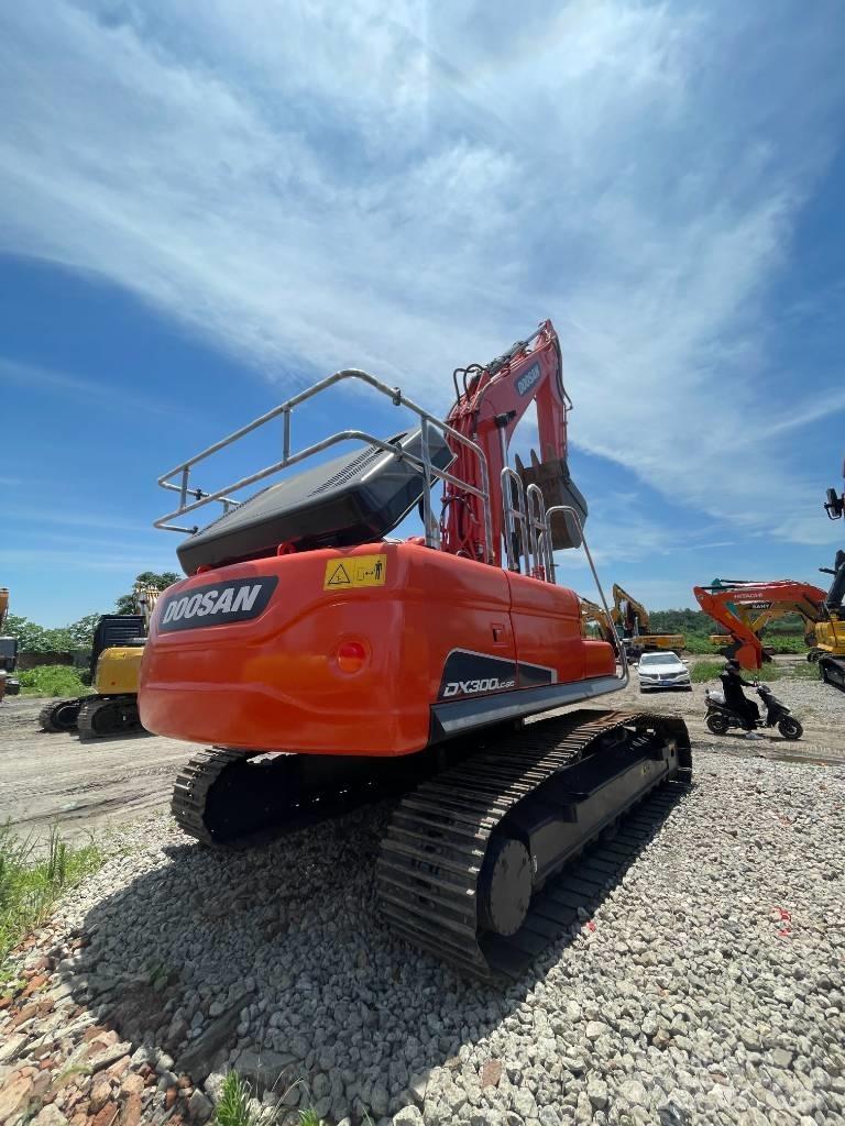 Doosan DX 300 Гусеничные экскаваторы