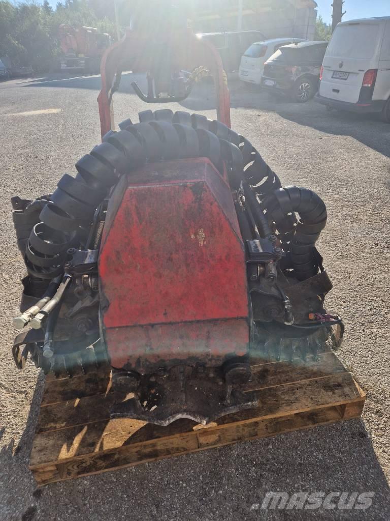 Komatsu 124 Сучкорезы