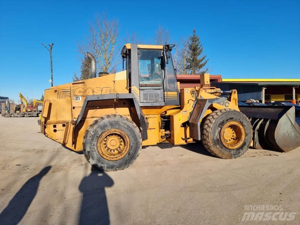 CASE 821 C Фронтальные погрузчики