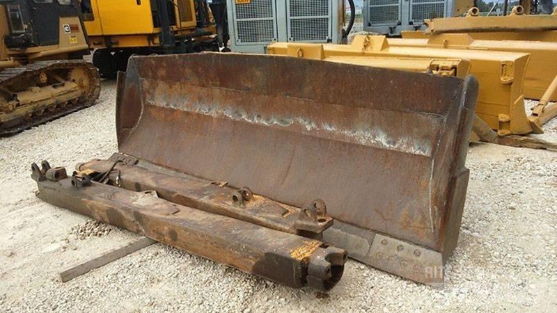 CAT D7E, D7F, D7G Бульдозерные отвалы