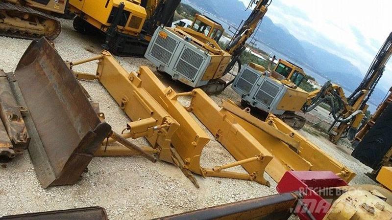 CAT D7E, D7F, D7G Бульдозерные отвалы