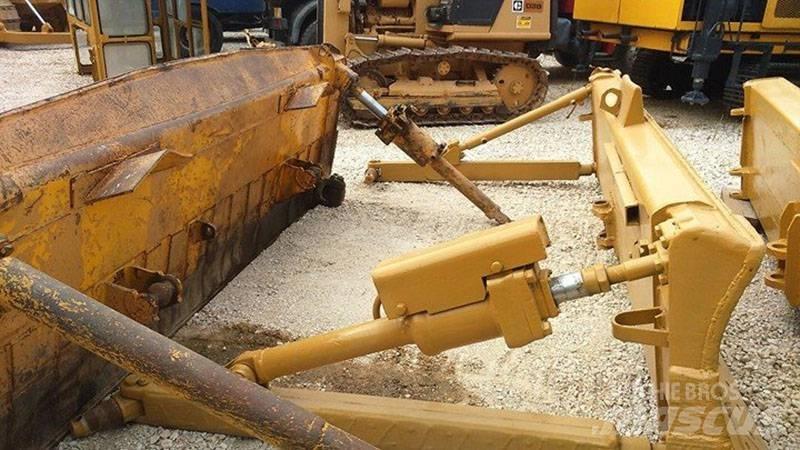 CAT D7E, D7F, D7G Бульдозерные отвалы