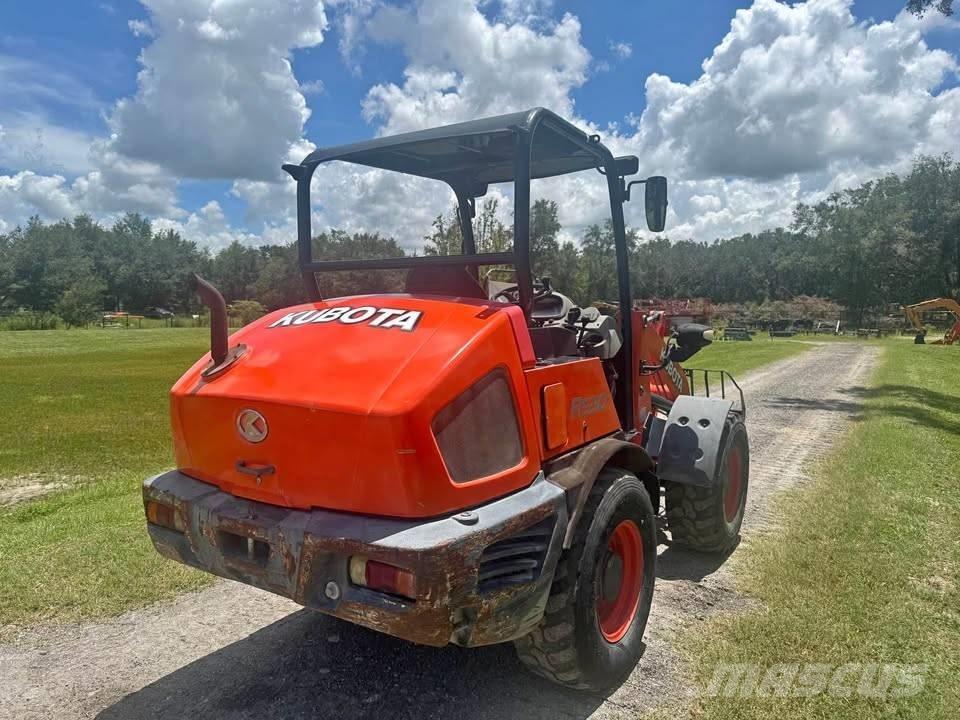 Kubota R 530 Фронтальные погрузчики