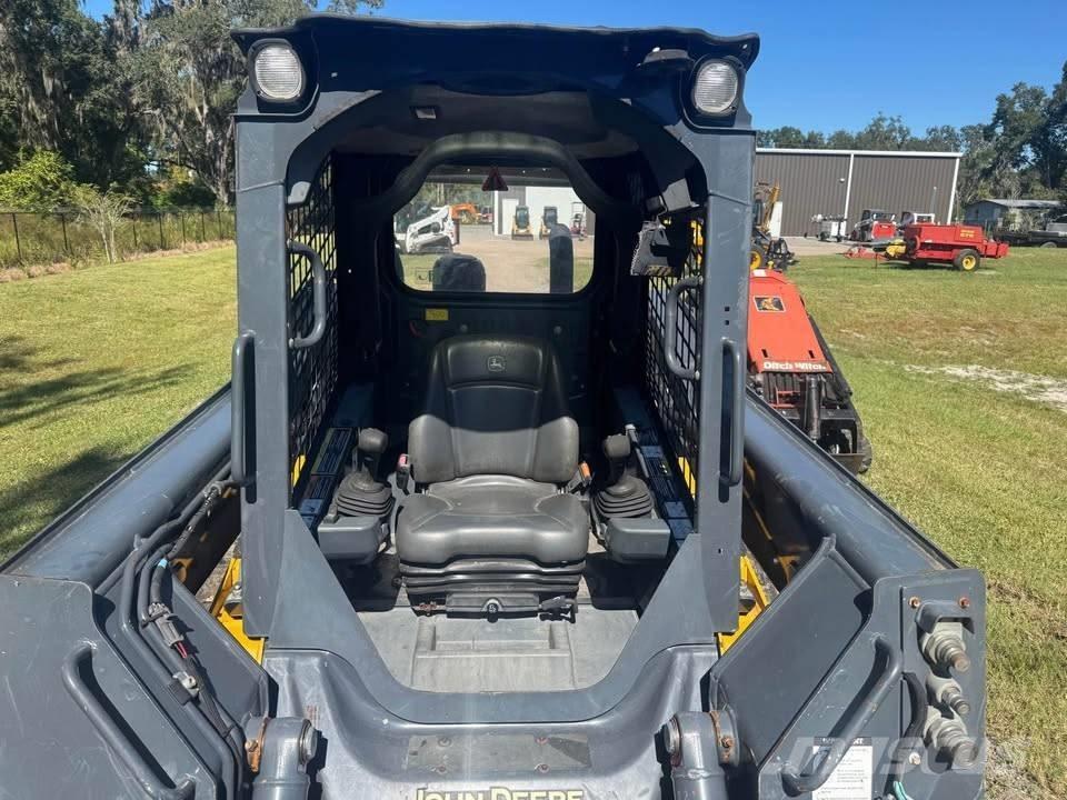 John Deere 325 Мини-погрузчики