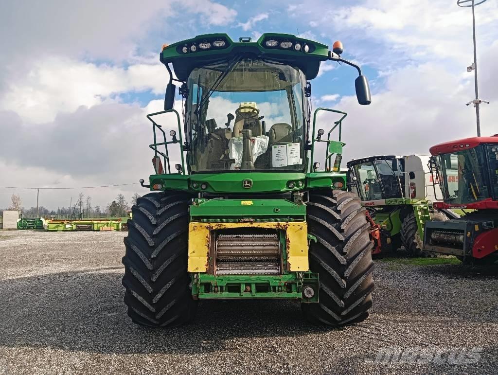 John Deere 8800 Самоходные кормоуборочные комбайны