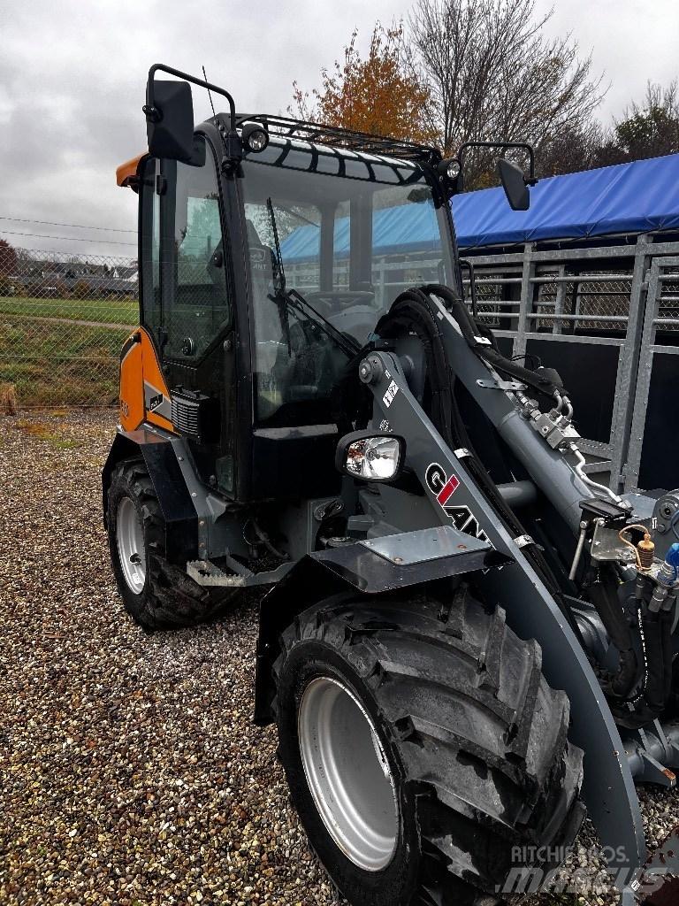 GiANT G3500 Малые погрузчики