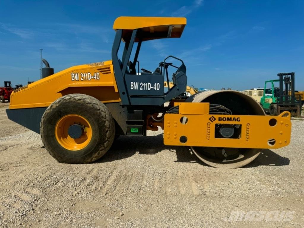 Bomag BW 211 D-40 Комбинированные катки
